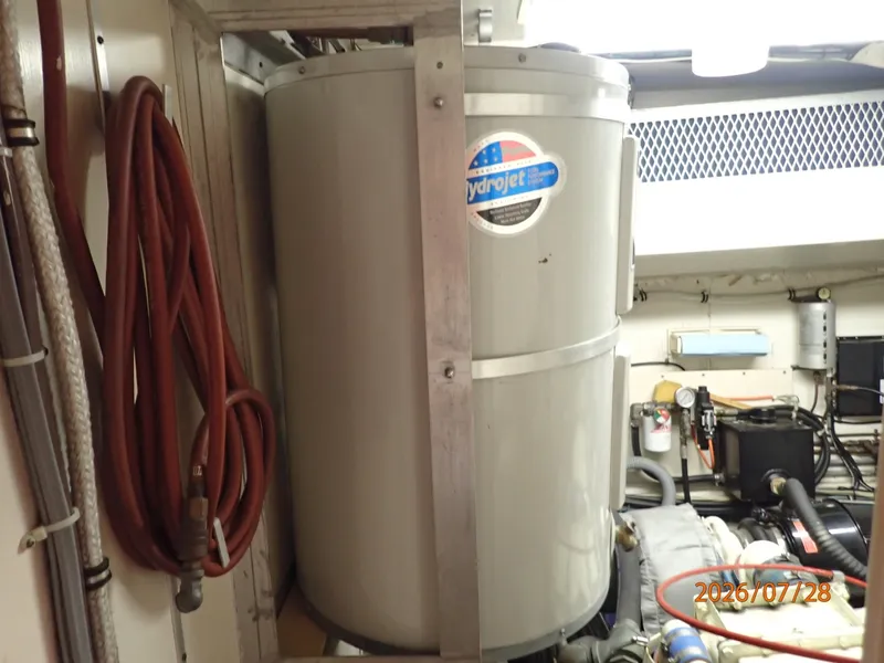 Slide: The Image of 54' Hatteras water heater - 7288165