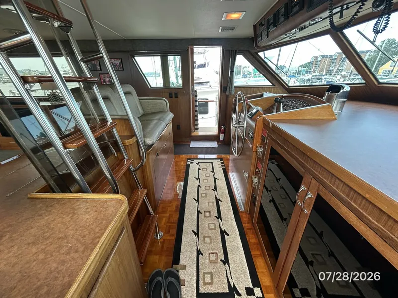 Slide: The Image of 54' Hatteras pilothouse port - 7288129