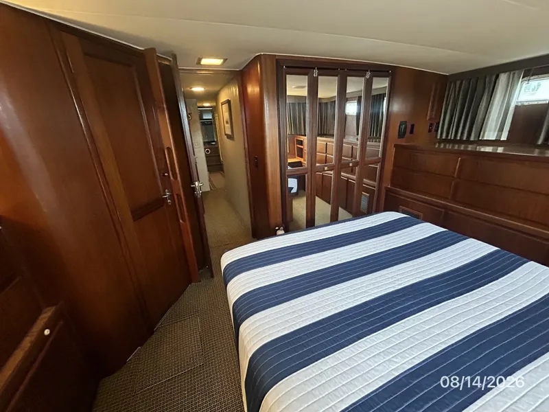 Slide: The Image of 54' Hatteras master stateroom forward - 7451872