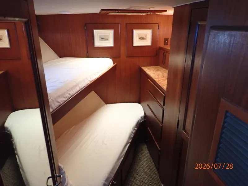 Slide: The Image of 54' Hatteras forward guest stateroom - 7288065