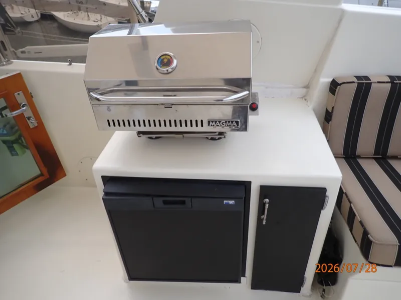 Slide: The Image of 54' Hatteras flybridge starboard cabinet-frig-grill - 7288058