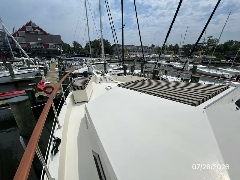 Slide: The Image of 54' Hatteras foredeck1 - 7288061