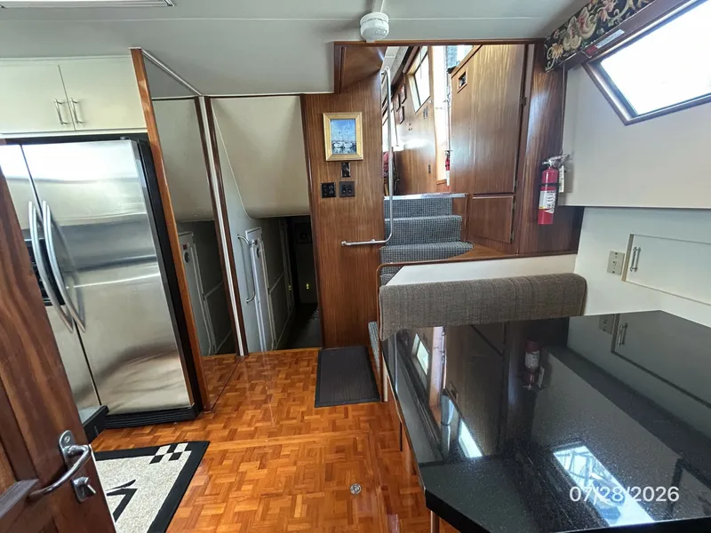 Slide: The Image of 54' Hatteras galley-dinette aft - 7288069