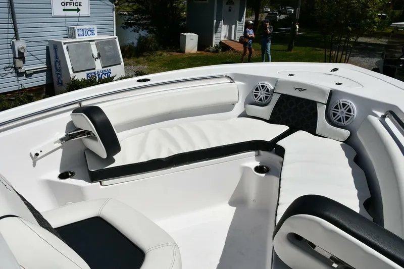 Slide: The Image of Tidewater 210 LXF 2023 - 7229716