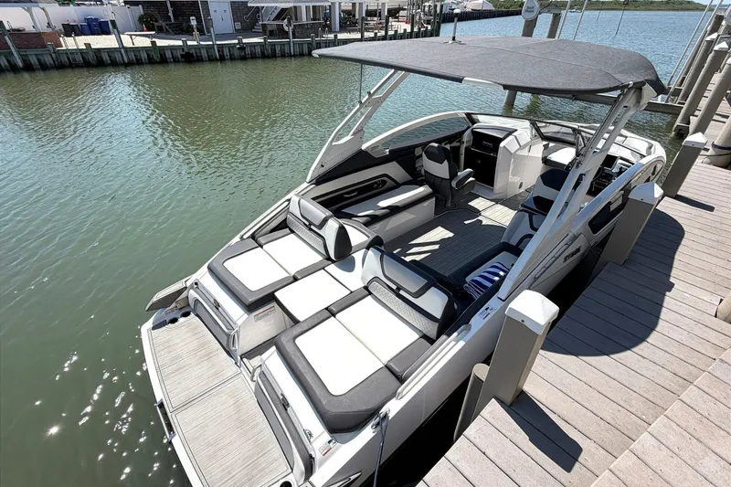 Slide: The Image of Yamaha 275SE 2023 - 7246471
