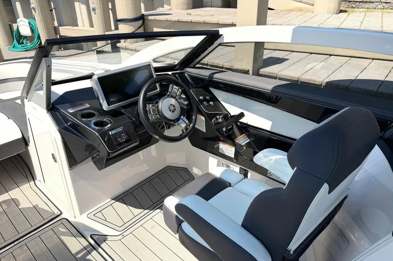 Slide: The Image of Yamaha 275SE 2023 - 7246515
