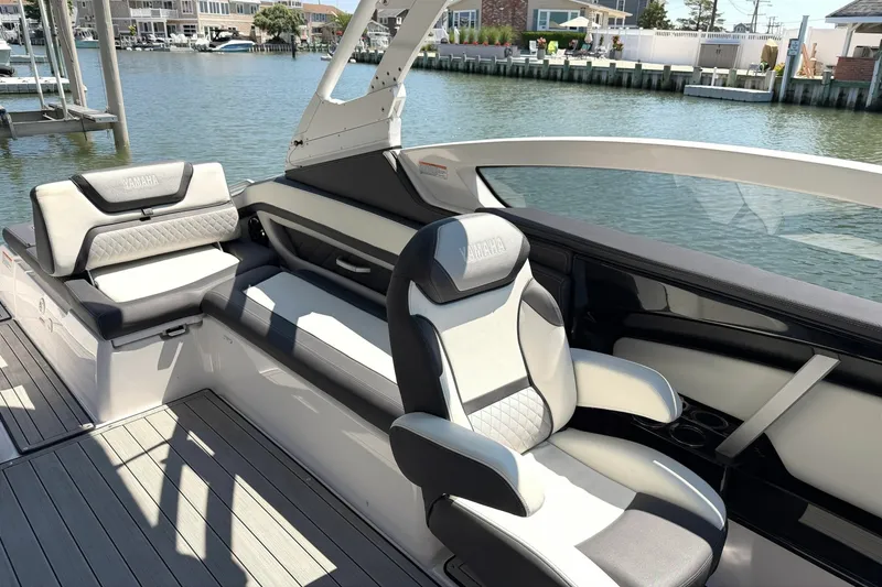 Slide: The Image of Yamaha 275SE 2023 - 7246531