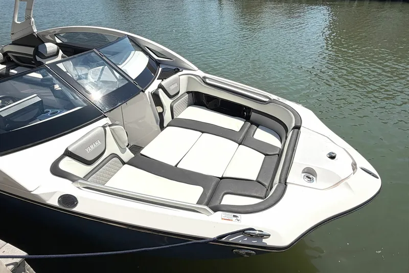 Slide: The Image of Yamaha 275SE 2023 - 7246540