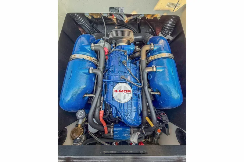 Slide: The Image of Mastercraft XT23 2021 - 7388550