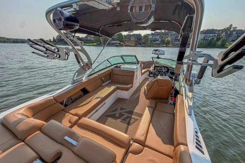 Slide: The Image of Mastercraft XT23 2021 - 7388515