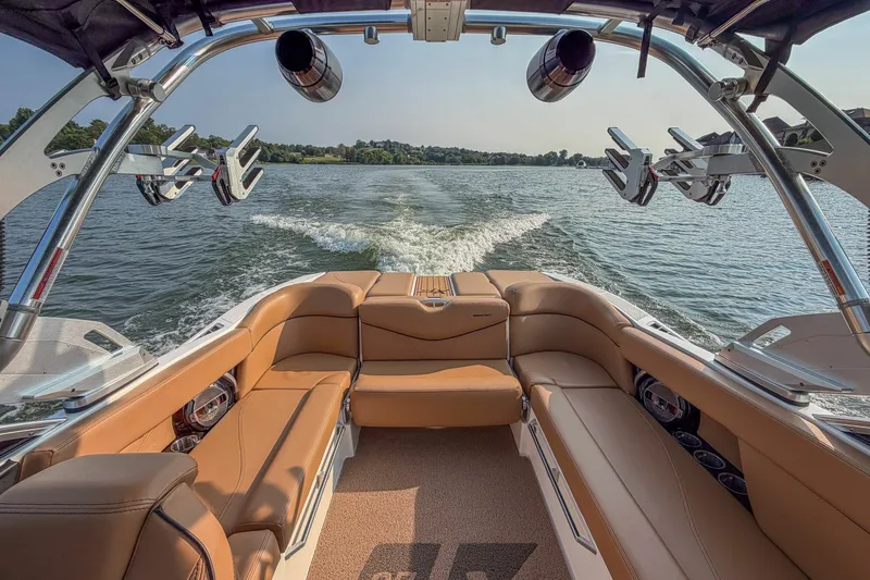 Slide: The Image of Mastercraft XT23 2021 - 7246589