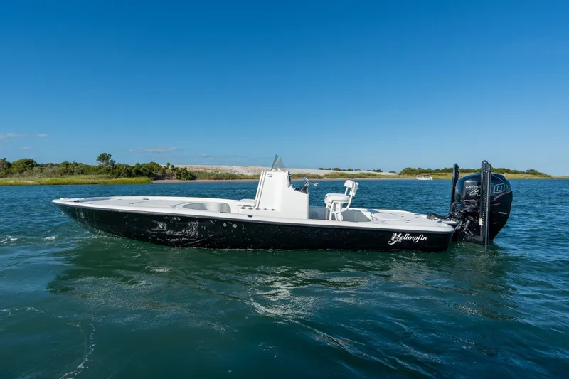 The Image of Yellowfin 24 Bay 2013 - 7850737