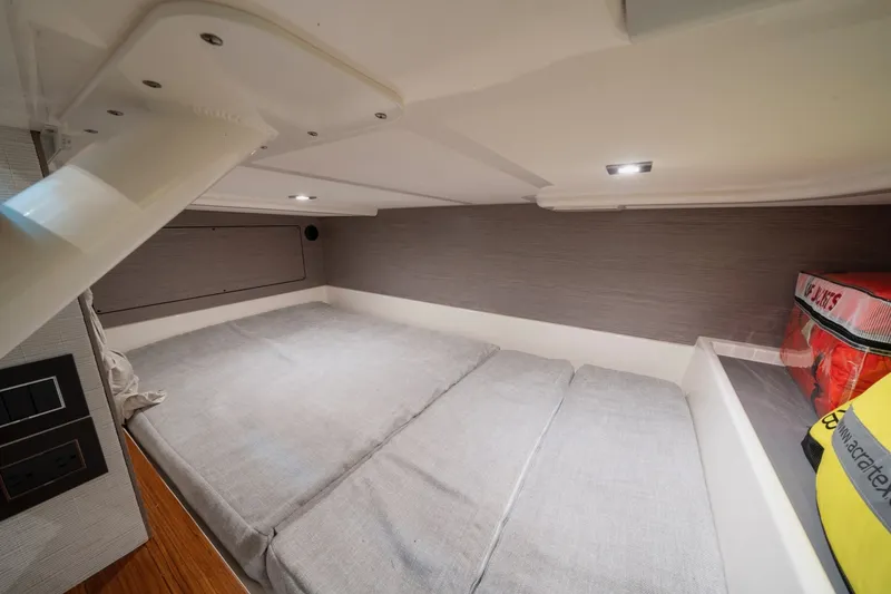Slide: The Image of Tiara 43 LS 2024 - 7263601