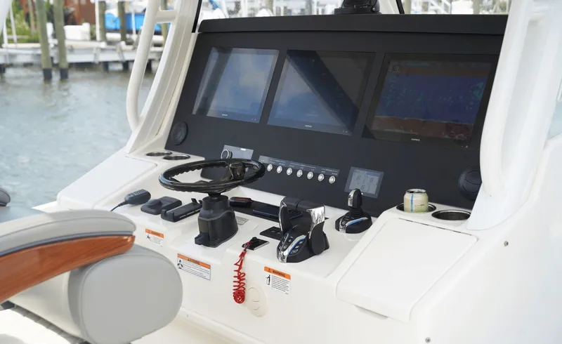 Slide: The Image of Regulator Marine 37 2024 - 7265777