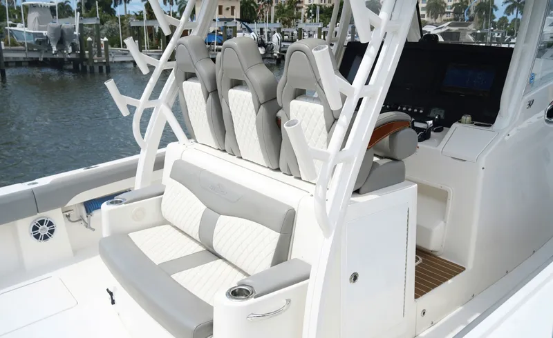 Slide: The Image of Regulator Marine 37 2024 - 7265772
