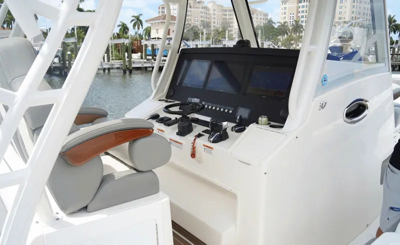 Slide: The Image of Regulator Marine 37 2024 - 7265776