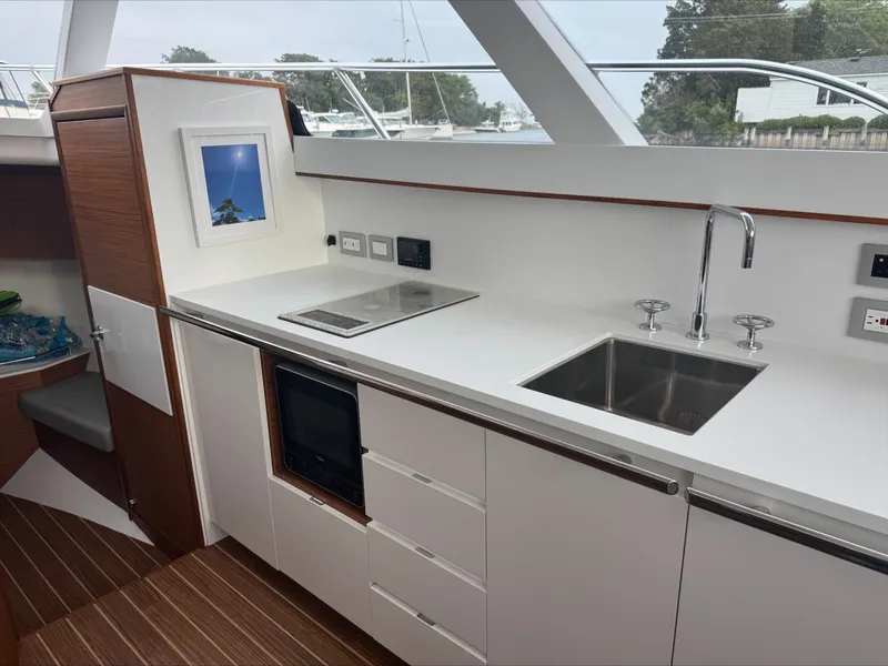 Slide: The Image of Bertram 35 Flybridge 2021 - 7265851