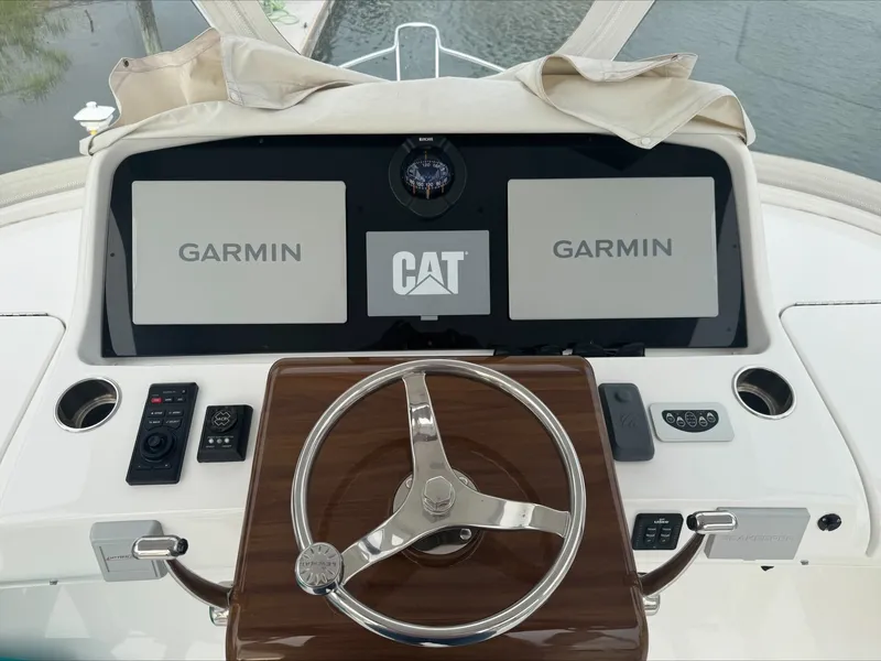 Slide: The Image of Bertram 35 Flybridge 2021 - 7265848