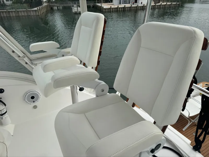 Slide: The Image of Bertram 35 Flybridge 2021 - 7265858