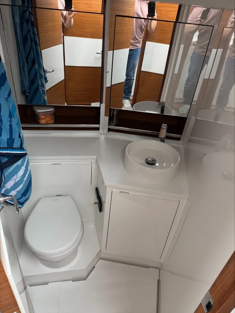 Slide: The Image of Bertram 35 Flybridge 2021 - 7265854