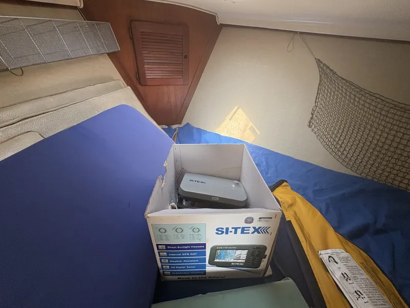Slide: The Image of Island Packet 27 1983 - 7406909