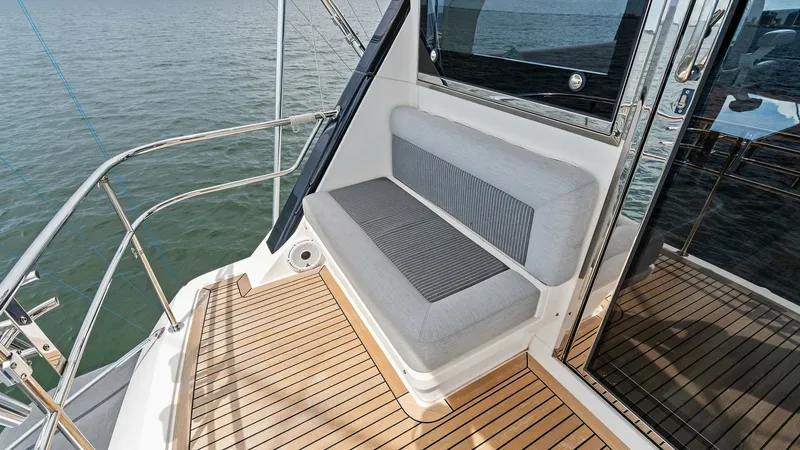 Slide: The Image of Riviera 57 Enclosed Bridge 2021 - 7537496