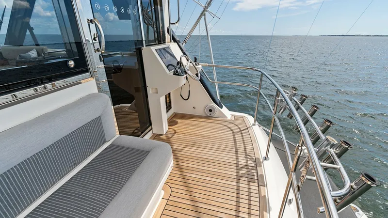 Slide: The Image of Riviera 57 Enclosed Bridge 2021 - 7537497