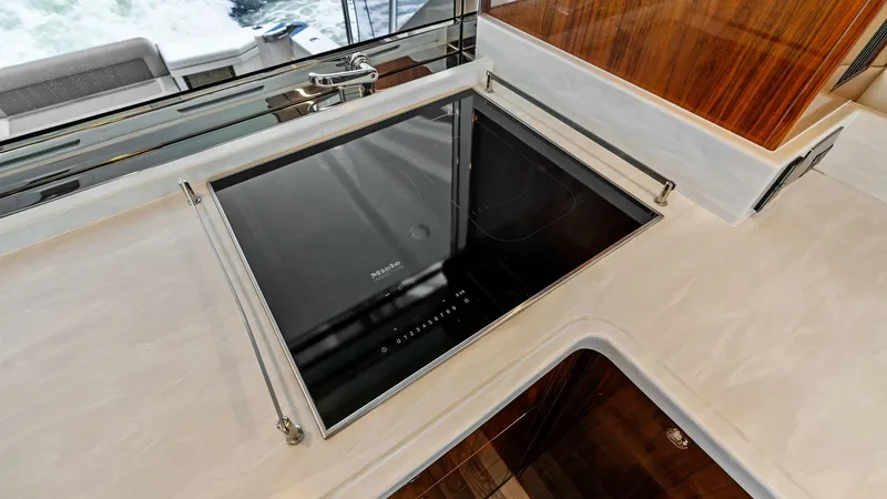 Slide: The Image of Riviera 57 Enclosed Bridge 2021 - 7537513
