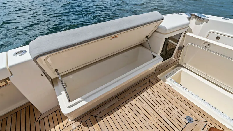 Slide: The Image of Riviera 57 Enclosed Bridge 2021 - 7537489