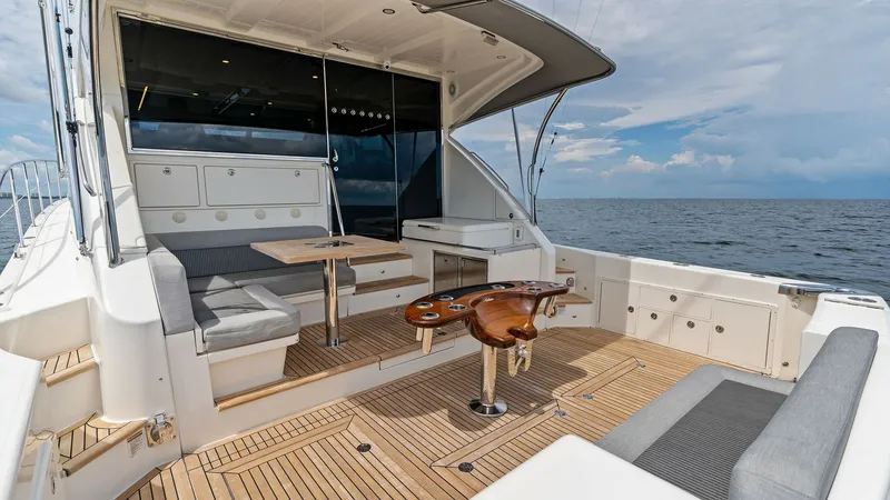 Slide: The Image of Riviera 57 Enclosed Bridge 2021 - 7537483