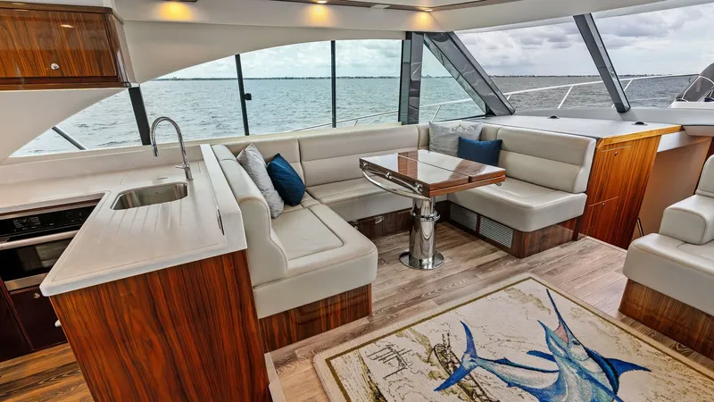 Slide: The Image of Riviera 57 Enclosed Bridge 2021 - 7537500