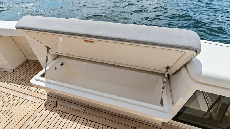 Slide: The Image of Riviera 57 Enclosed Bridge 2021 - 7537490