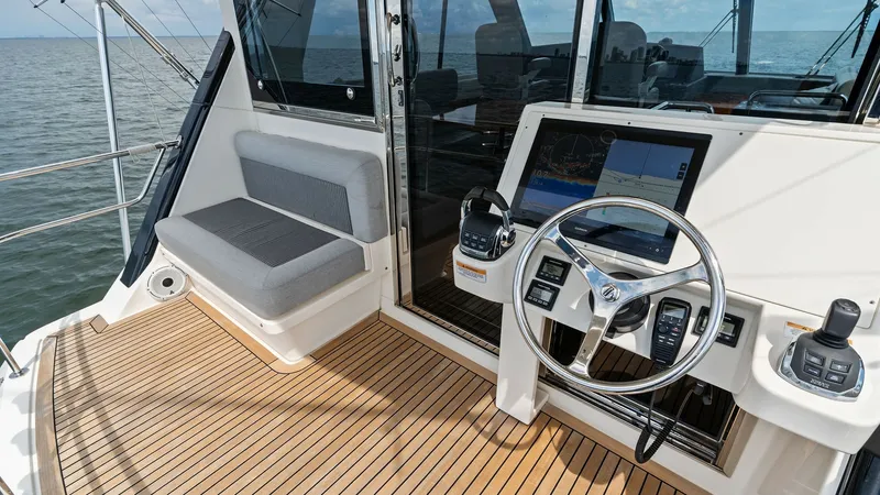 Slide: The Image of Riviera 57 Enclosed Bridge 2021 - 7537495