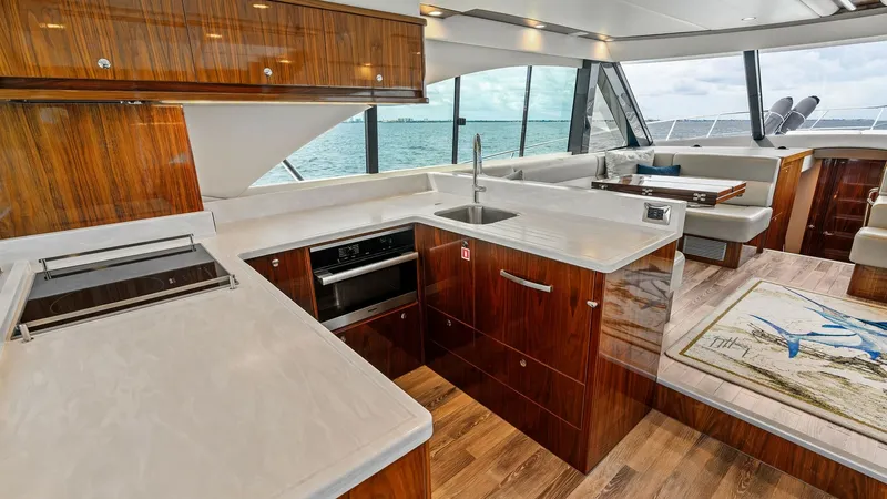 Slide: The Image of Riviera 57 Enclosed Bridge 2021 - 7537512