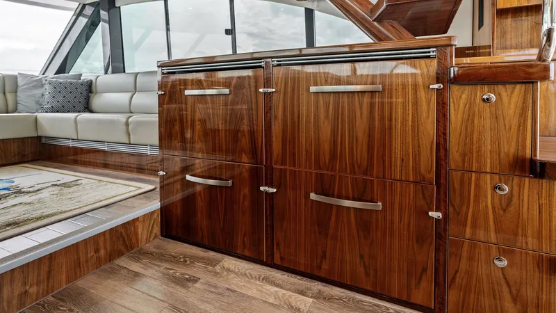 Slide: The Image of Riviera 57 Enclosed Bridge 2021 - 7537514