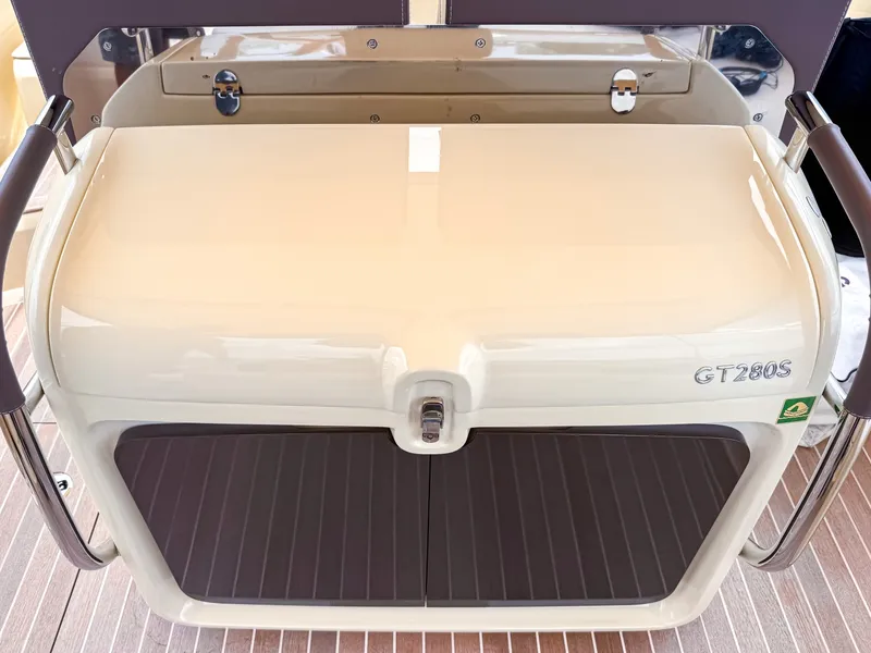 Slide: The Image of Invictus GT280S 2023 - 7287280