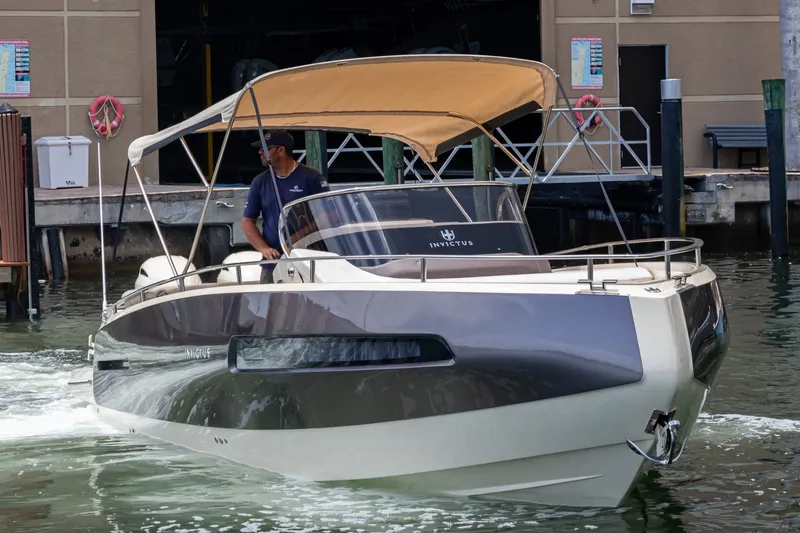 Slide: The Image of Invictus GT280S 2023 - 7287314