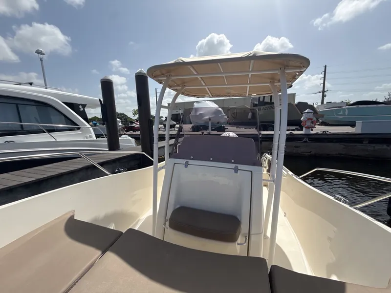 Slide: The Image of White Shark 230CC 2023 - 7287511