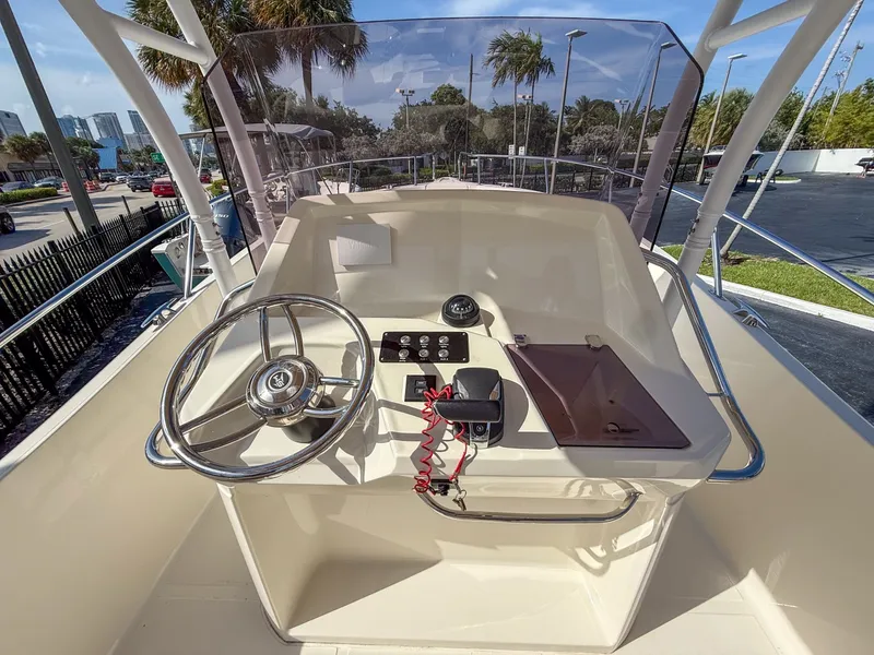 Slide: The Image of White Shark 230CC 2023 - 7287524