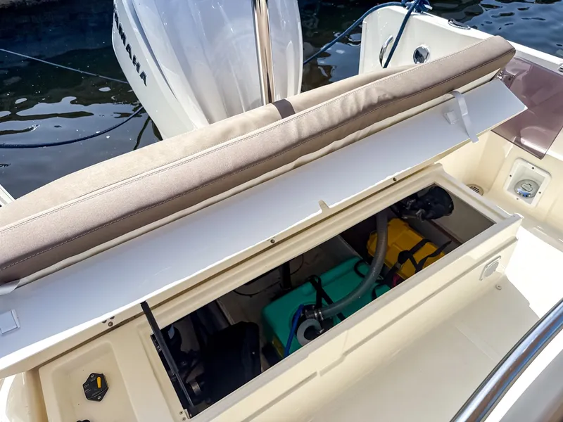 Slide: The Image of White Shark 230CC 2023 - 7287517
