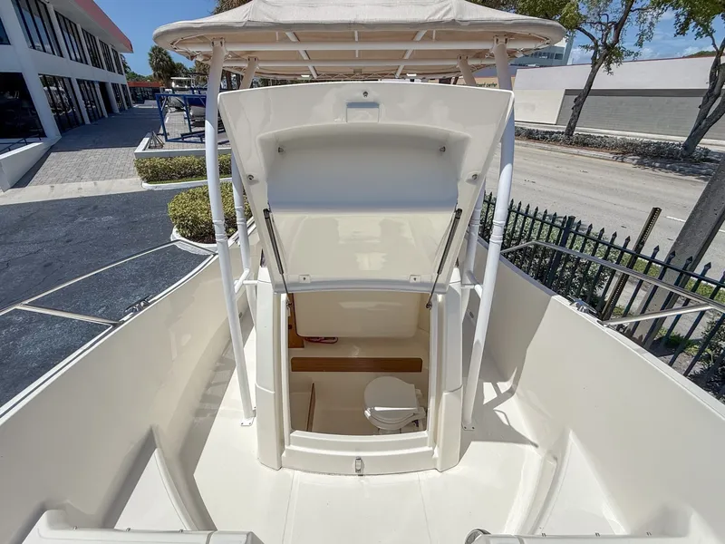 Slide: The Image of White Shark 230CC 2023 - 7287525