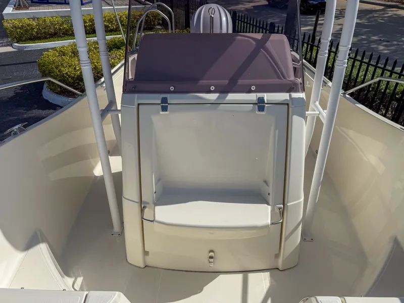 Slide: The Image of White Shark 230CC 2023 - 7287520