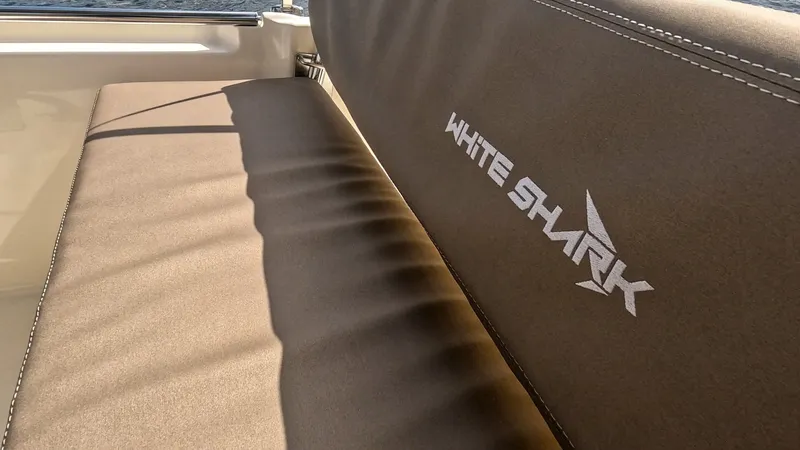 Slide: The Image of White Shark 210CC 2023 - 7288041