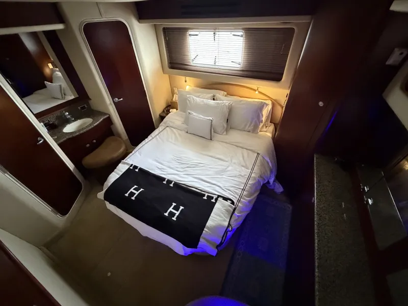 Slide: The Image of Sea Ray 390 Motor Yacht 2005 - 7288273