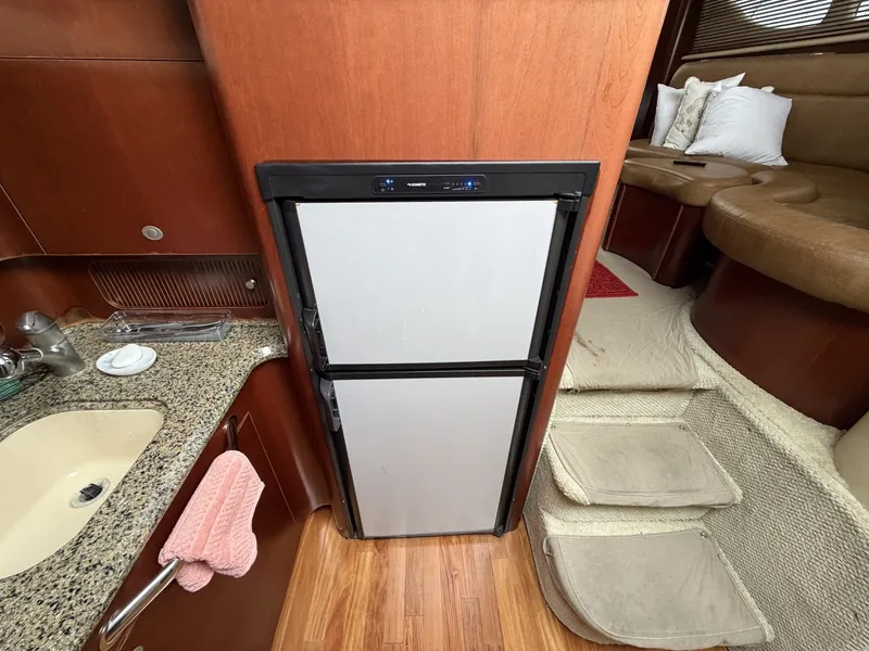 Slide: The Image of Sea Ray 390 Motor Yacht 2005 - 7288269