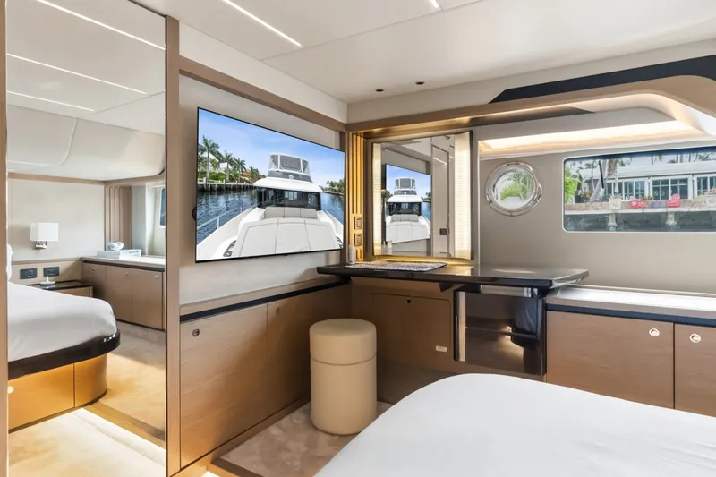 Slide: The Image of Absolute Navetta 52 2022 - 7398358