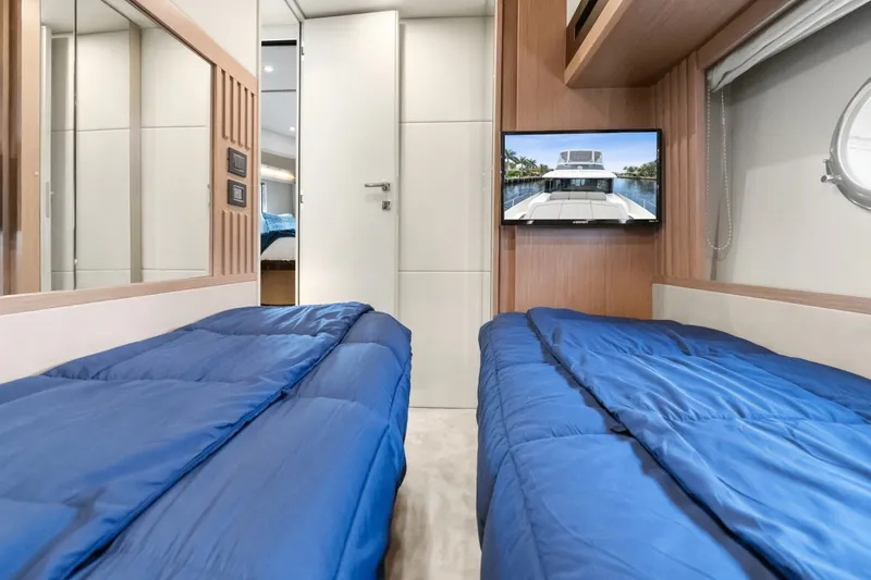 Slide: The Image of Absolute Navetta 52 2022 - 7398363