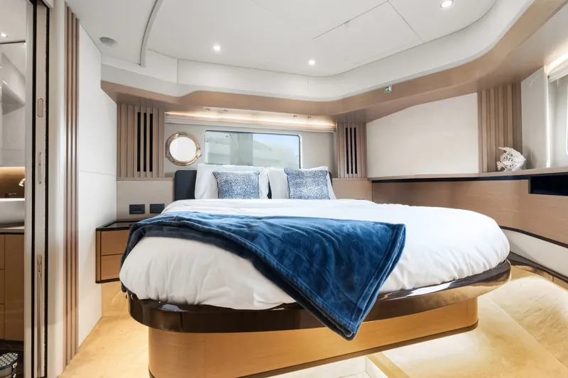 Slide: The Image of Absolute Navetta 52 2022 - 7398347