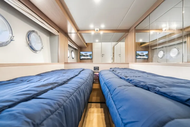 Slide: The Image of Absolute Navetta 52 2022 - 7398364