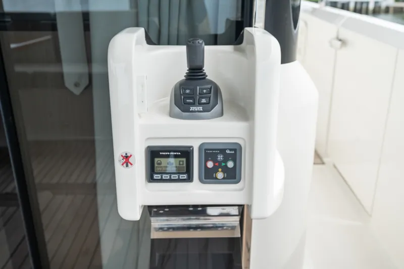 Slide: The Image of Absolute Navetta 52 2022 - 7398324